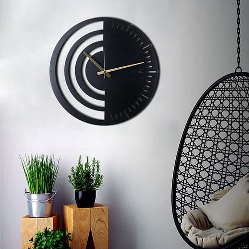 Minimalistic Circular Luxurious Raven Wall Clock