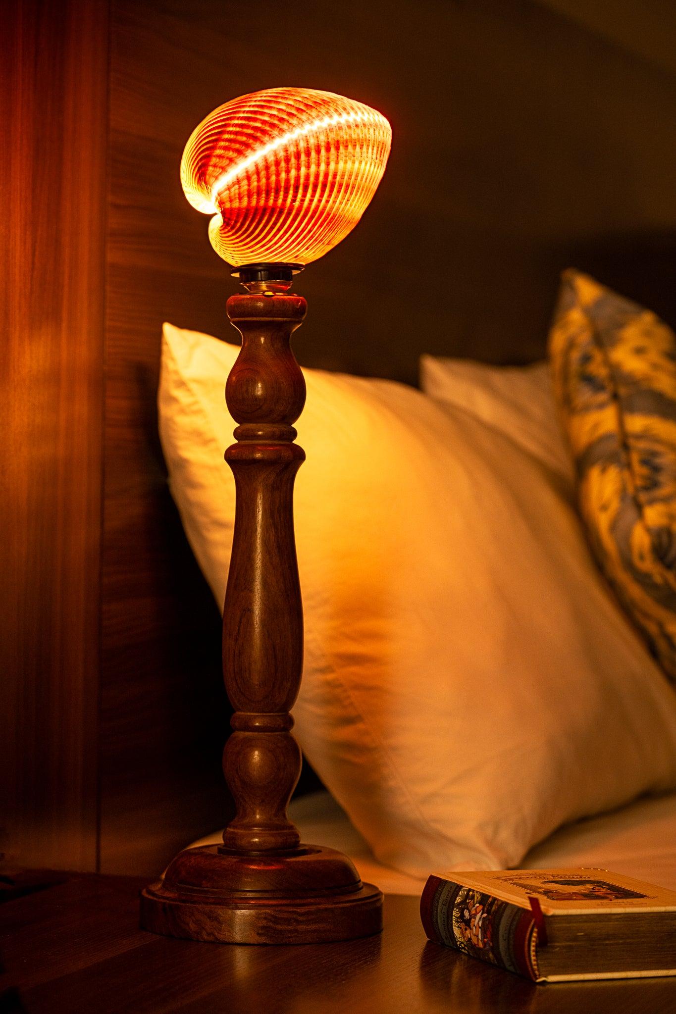 Clamp Shell Lamp