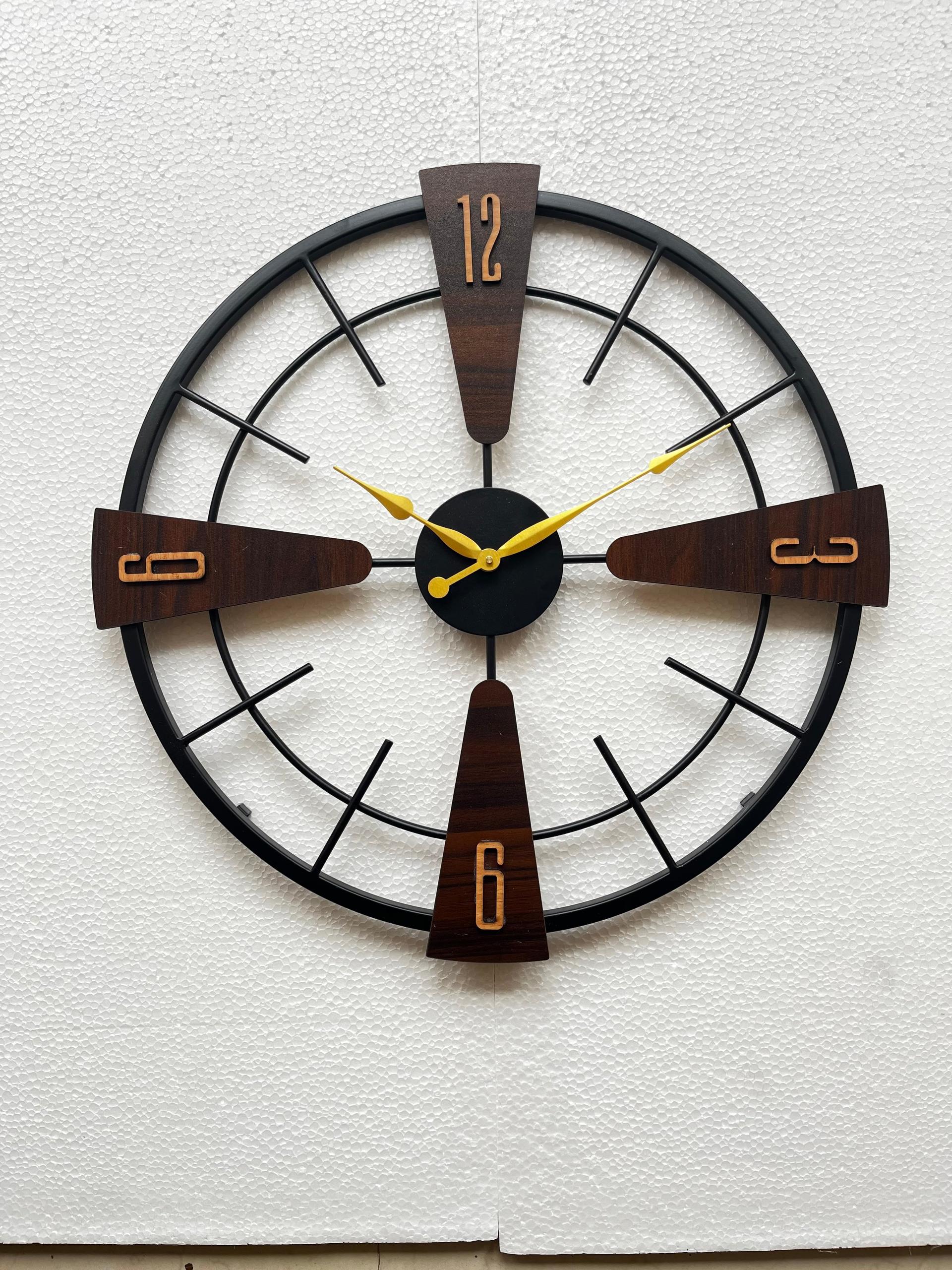 Stylish Metal Wall Clock - Image 2