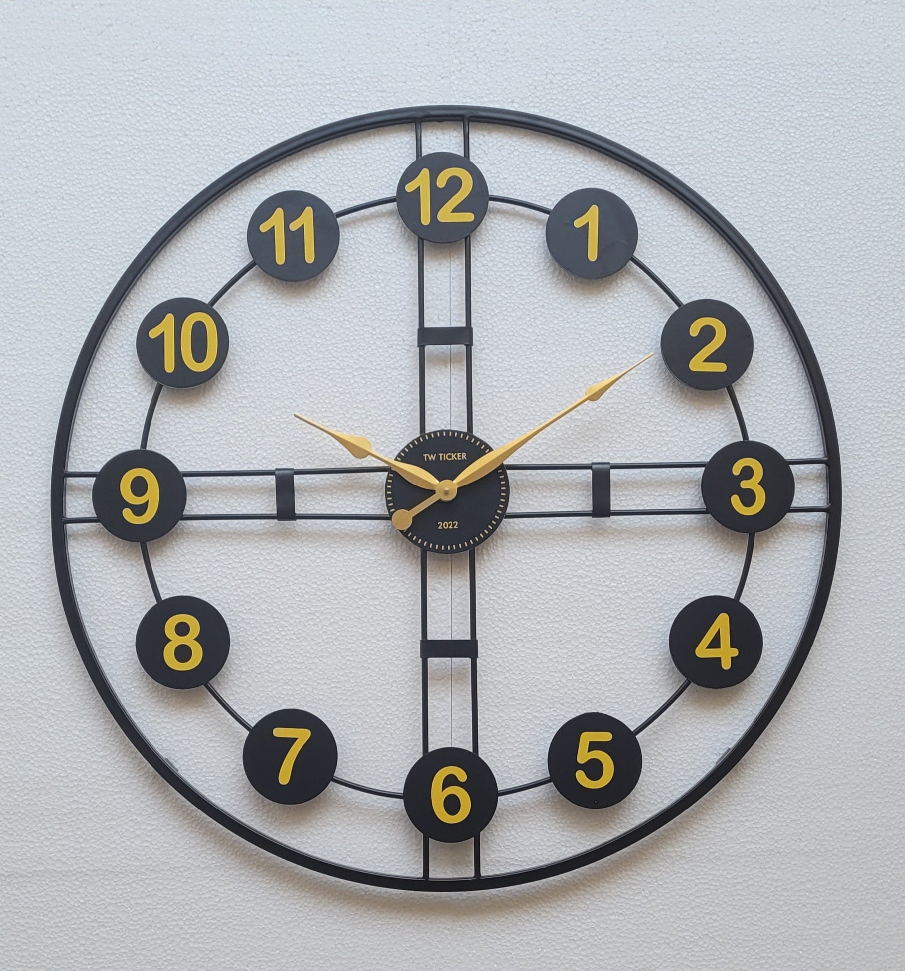 VINTAGE BLACK METAL WALL CLOCK