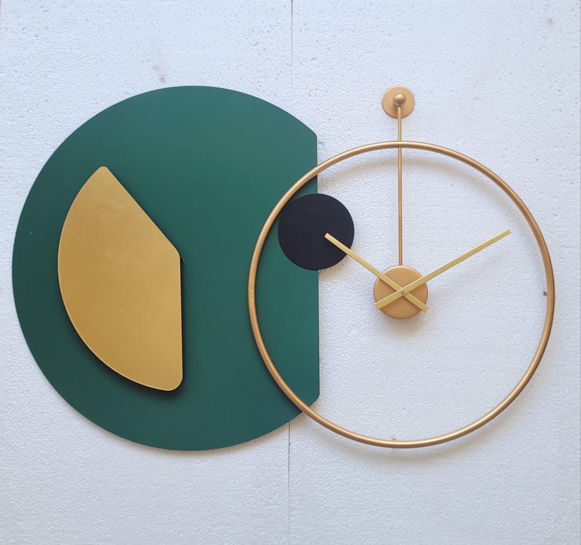 DECORATIVE METAL WALL CLOCK