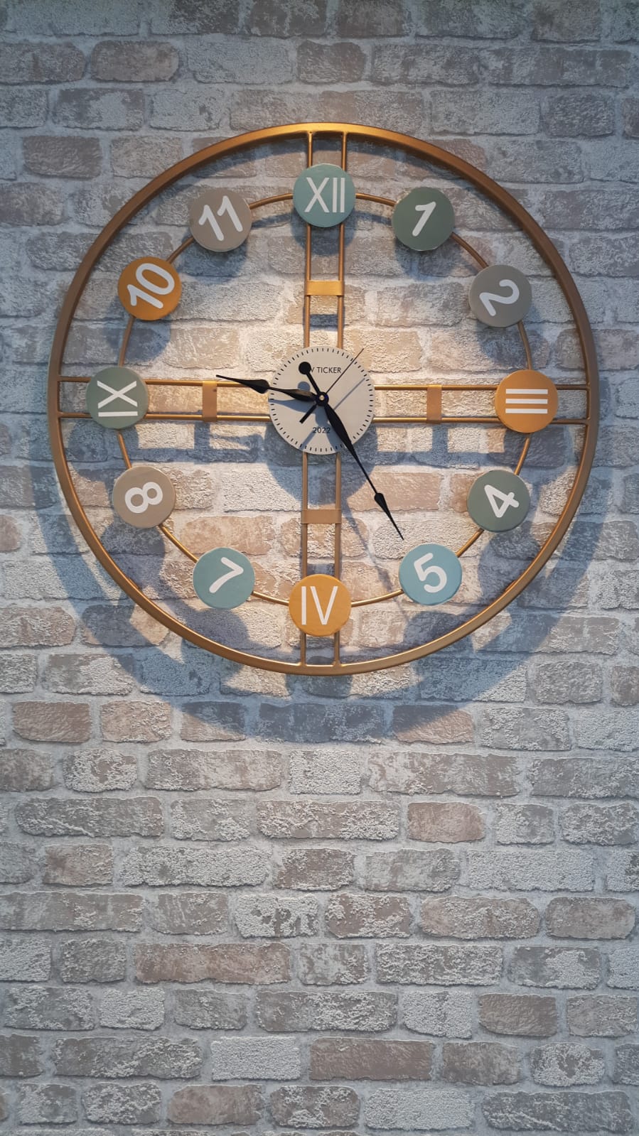 GOLDEN VINTAGE METAL WALL CLOCK