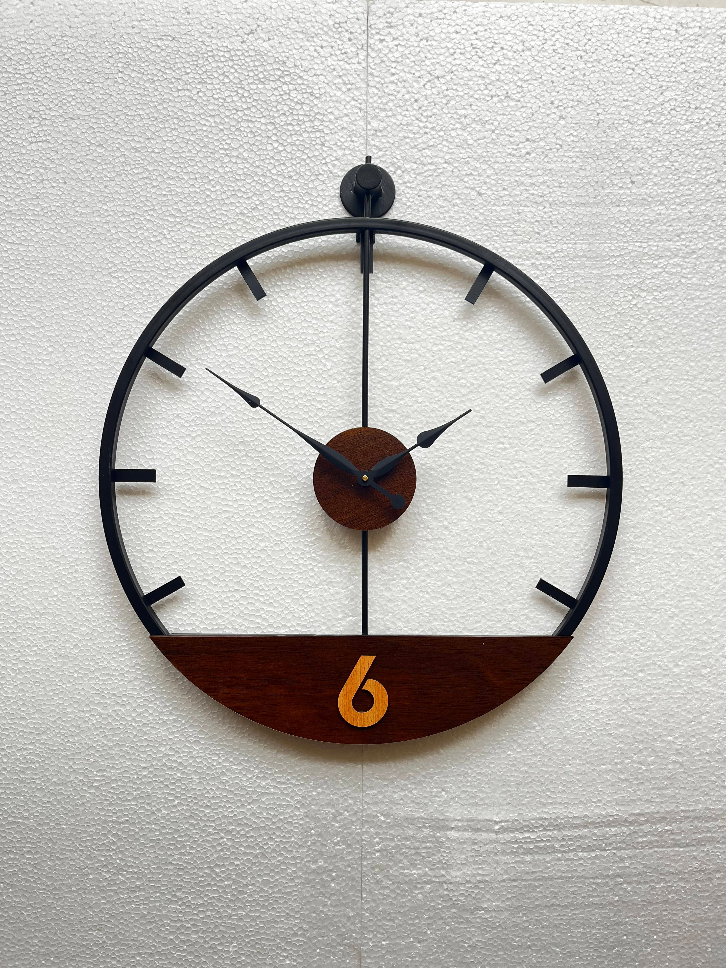 ANTIQUE HANGING WALL CLOCK