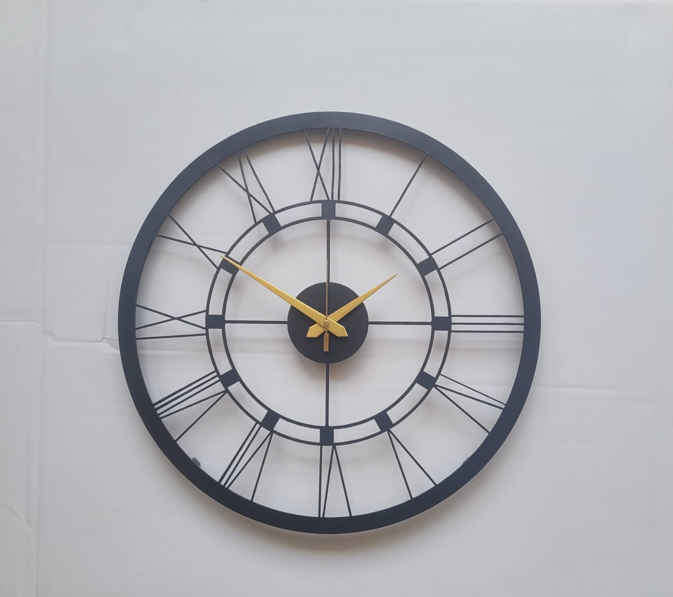 GLAMOUROUS VINTAGE METAL WALL CLOCK